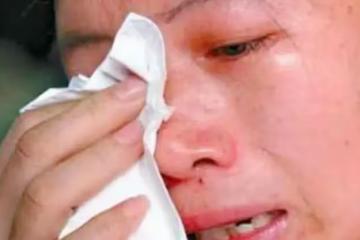 產檢看見胎兒在肚子裡做「鬼臉」，孕媽正高興，醫生：這娃不能要