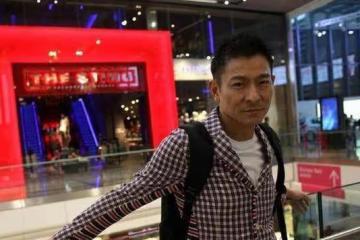 一代天王劉德華尖酸刻薄?身價超百億,父母、姐姐生活簡樸