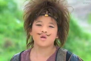 長得丑連親媽都嫌棄,被周星馳挖掘後走紅,今20歲的他顏值出眾