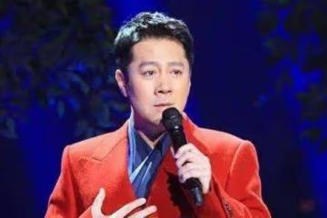 他曾22次登上春晚，被富婆苦追8年才結婚，如今兒子成他的驕傲
