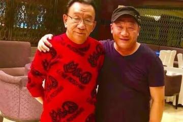 58歲過氣歌星跑農村婚慶,網友問一首歌200元夠嗎,他答:太多了