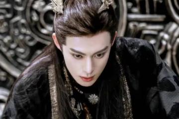 王鶴棣為何在兩個白髮後從醜男變成美男?玉龍劇組出來挨打