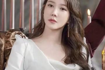 出身韓國財閥世家，為愛隱婚退出演藝圈，後復出靠《頂樓》爆火