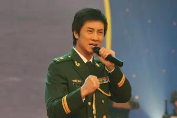 歌手江濤：紅了也不飄，接回改嫁的母親，始終把妻子當成寶