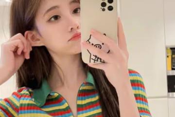 路人視角下的馮提莫，白T牛仔褲少女感十足，網友：顏值相當抗打