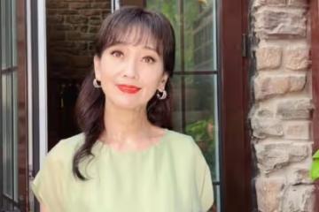 趙雅芝讓兒子跑腿搬快遞，黃愷傑繼承媽媽高顏值，母子倆互動搞笑