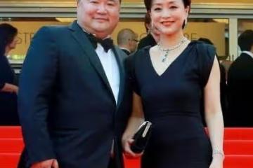 26歲放棄鐵飯碗工作，與老公離婚後嫁商業巨鱷，如今身價70億