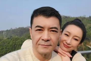 演員唐靜：與王新軍離婚後，獨自撫養兒子12年，逆襲成製片人