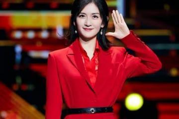 謝娜跑龍套舊照被翻出，臉蛋胖乎乎略顯羞澀，顏值氣質不輸劉亦菲