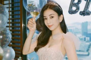 方媛分享生日慶祝照片：穿公主裙像天使，拿香檳捧鮮花貴氣十足