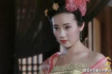 她是全班公認的美女,章子怡見她叫班長,卻性格佛系甘當25年綠葉
