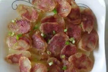 土豆蒸香腸