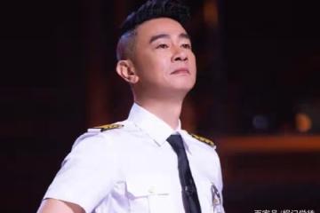 陳小春近照曝光，等候應采兒和兒子時連點數根香菸，疑心情不佳