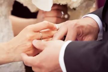 「懷孕7個月了還想要彩禮？有本事別嫁」婚禮上鳳凰男崩潰：真狠