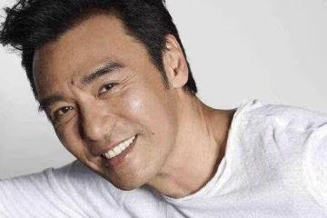 他娶名媛前妻花費無度，二婚妻子賣鑽戒還債，如今66歲仍拍戲賺錢