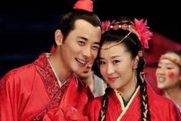 曾是羅晉的初戀，如今嫁給大21歲富豪老公，41歲的她開上私人飛機