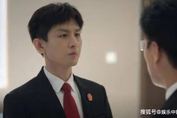 《底線》故事貫穿時下熱點話題,靳東在這部劇中演技炸裂