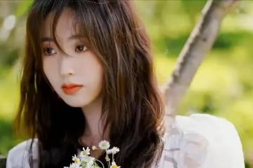 國慶出生的女演員，6歲練雜技13歲入伍，邢菲成了娛樂圈的「清流」