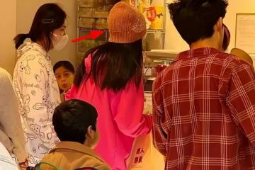 李湘陪王詩齡在英國購物,母女打扮很時尚,出手也十分大方