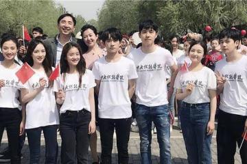 趙今麥軍訓時被偶遇，沒有了六級P圖，真實顏值還原了17歲的樣子
