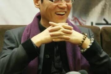 原來他是巍子的兒子，難怪不僅長得帥演技還好，果然是虎父無犬子