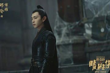 鄧倫穿棉夾襖出席室外活動，路人鏡頭下的狀態過於真實，顏值一目了然