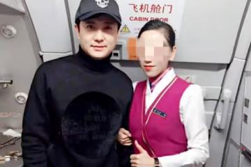空姐曬與沈騰夫婦合照，妻子素顏顏值依舊高，不輸身旁空姐