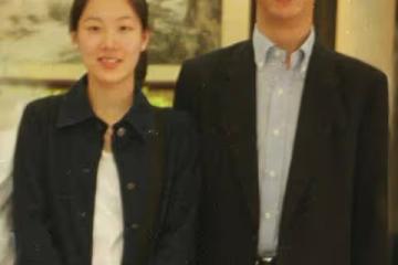 67歲老公風流,與老婆閨蜜糾纏不休,跳水女王伏明霞結婚了嗎?