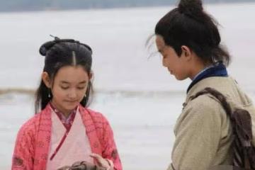 她螢屏初吻被「吳磊」奪走，很多網友都等她長大，果然沒讓人失望