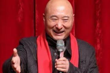 曾是喜劇巨星，連續12次上春晚，今他在做著連農民都不願乾的事情