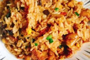 香菇雞腿肉醬汁炒飯