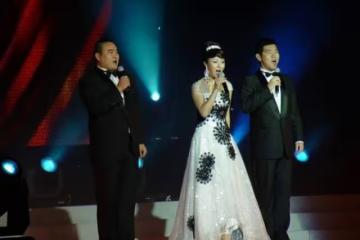 她是高音美女歌唱家,多次亮相春晚,為名利當高官情婦,結局悽慘
