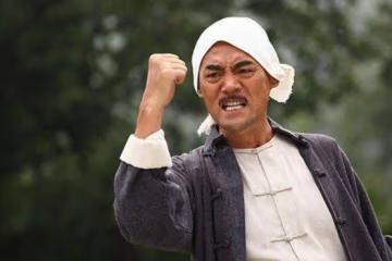 當初是國家一級演員，因離婚「傾家蕩產」，現今兒子為他掙足面子