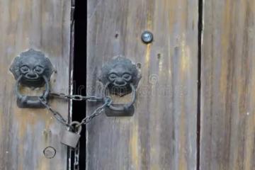 公婆年老想住我家,我拿出一物反問:你忘記這把被砸爛的鎖頭了嗎