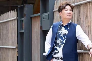 66歲男星摔倒昏迷3月，切氣管仍無好轉，親友不願放棄盼回家過年