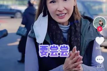 42歲TVB女星內地工作,小店首嘗豆汁眉頭緊鎖,仍堅持把它吃完