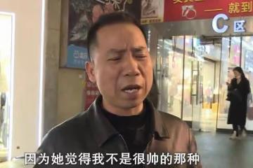 求婚高顏值女友屢遭拒,男子花80萬贈珠寶店,女友:可以考慮在一起
