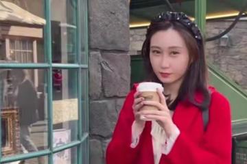 水均益29歲女兒惹爭議，在北京街頭不戴口罩喝酒，顏值出眾賽明星