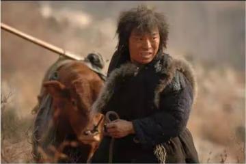 黃渤與陌生女子手挽手，發文高情商闢謠，網友實錘力挺