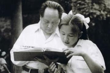 李莉：主席的後人中相貌出眾，大氣明艷，幼年落殘疾，後成藝術家