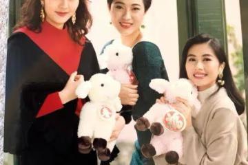 她是港姐出身，40歲生子被拋棄，今帶兒子嫁初戀幸福得一塌糊塗