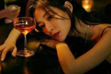 老公背著我出軌女同事,長期被冷落的我,把激情給了他兄弟