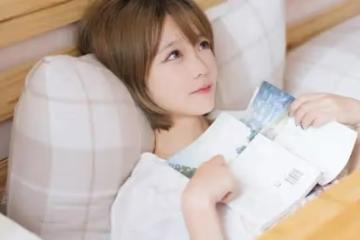 他不顧我同意吻我,由於沒有經驗,沒一會我腿就軟了