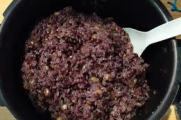 自創家常糯米八寶飯，電壓力鍋黑米紅豆綠豆花生豇豆葡萄乾大米白砂糖