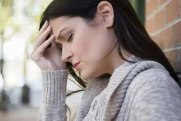 婆婆偏幫哥嫂帶孩10年，晚年滿身病痛逼小兒媳養老，小兒媳：拒絕