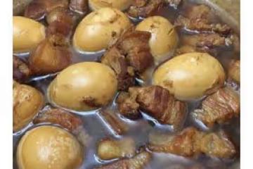 滷五花肉+滷蛋（孩子可以吃下一碗飯）