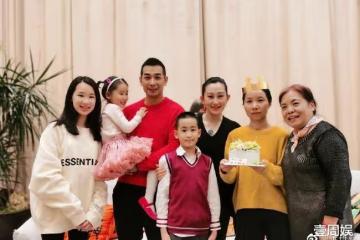 趙文卓為保姆慶生,陳浩民讓保姆睡沙發,向太30年沒有換保姆!
