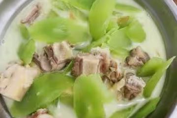 風乾雞燉萵筍