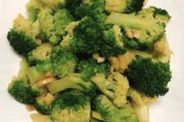 清炒西藍花，口味清淡，營養價值高