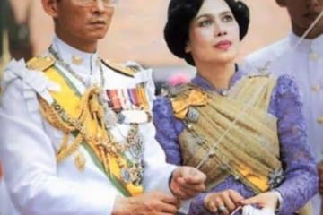 詩麗吉被請去當主婚人，送新娘子珠寶大禮，王后出手夠慷慨